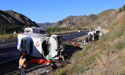 Erzurum'da ambulans ile ticari araç çarpıştı! 4 kişi öldü