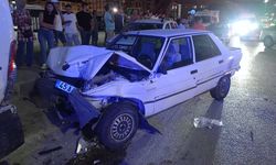 Manisa'da otomobil 3 araca çarptı: 10 yaralı