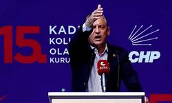 CHP'nin kongresinde gerginlik: Özgür Özel araya girdi: Arkadaşları dışarı çıkartın!