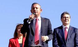 CHP lideri Özel, 1. Meclis önünde vatandaşlara seslendi! "Şehitlerimizin rızası olmayacak bir şeyin tarafı olmayacağız"