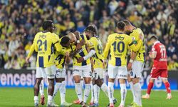 Fenerbahçe, Sivasspor karşısında 4 gollü galibiyet ile zirve yarışını sürdürdü