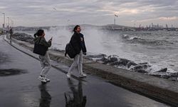 Bugünkü güneşli havaya aldanmayın! İstanbul için saat verildi