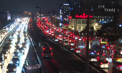 İstanbul'da trafik durma noktasına geldi: Yoğunluk yüzde 90'a ulaştı