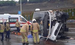 İstanbul'da servis devrildi: Ölü ve yaralılar var