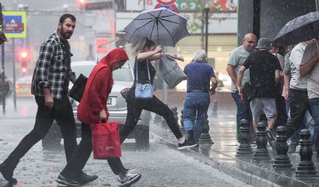 İstanbullular dikkat! Sel riski kapıda: Meteoroloji uzmanı saat vererek uyardı