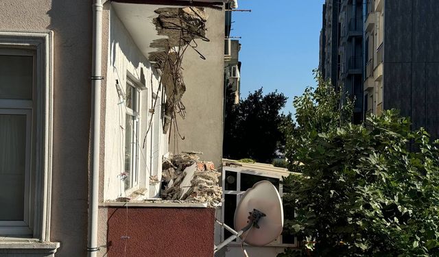 İstanbul'da bir binanın balkonu çöktü: Bina tahliye edildi