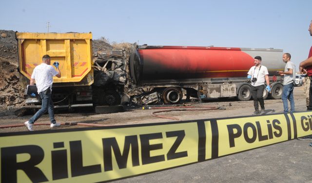 Şırnak'ta kamyonların feci kazası kamerada: 1 ölü, 1 yaralı