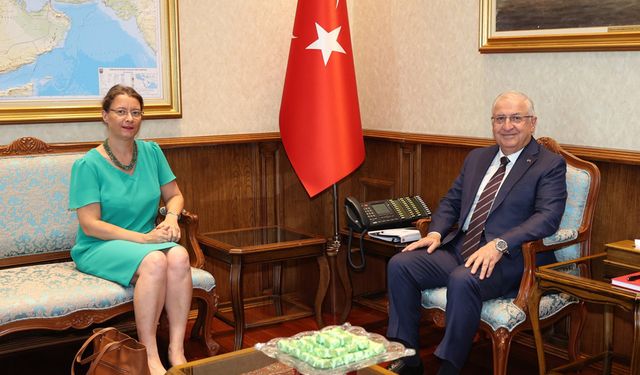 Yaşar Güler, Fransa'nın Ankara Büyükelçisi Dumont'u kabul etti